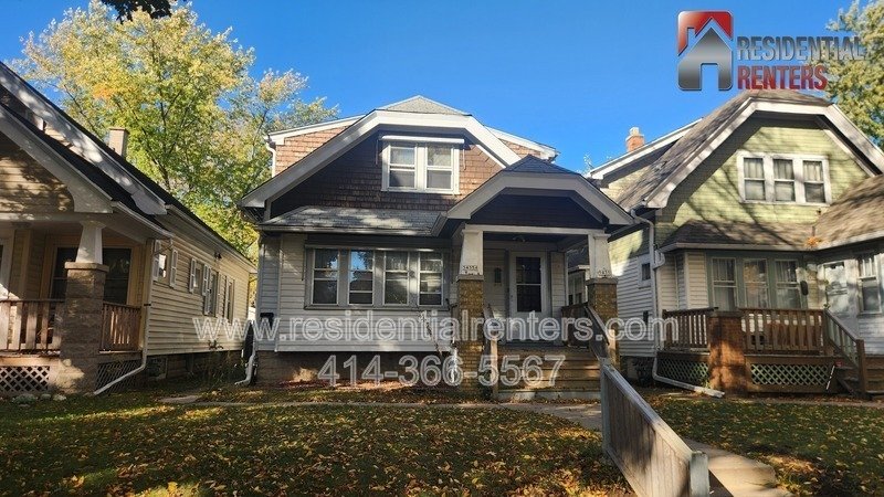 Spacious lower unit with hardwood floors, tile in bathroom and Garage parking. property image