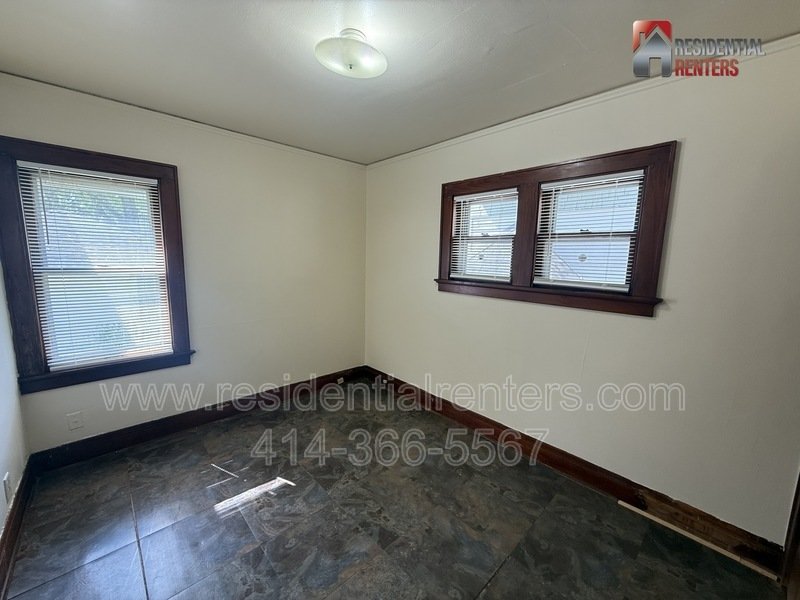 Spacious lower unit with hardwood floors, tile in bathroom and Garage parking. property image