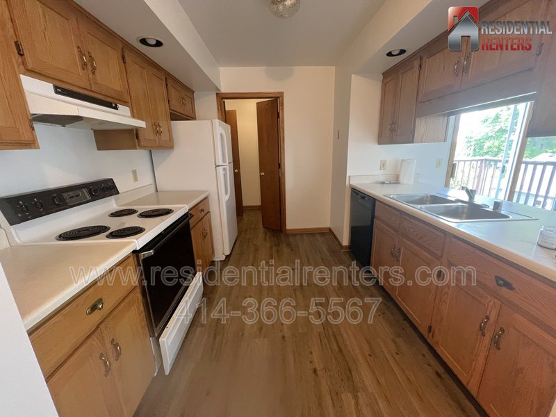 Updated Grafton 3BR Upper Flat, Parking, Pets Welcome, Great Location! property image