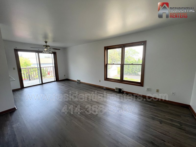 Updated Grafton 3BR Upper Flat, Parking, Pets Welcome, Great Location! property image