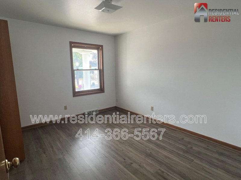 Updated Grafton 3BR Upper Flat, Parking, Pets Welcome, Great Location! property image