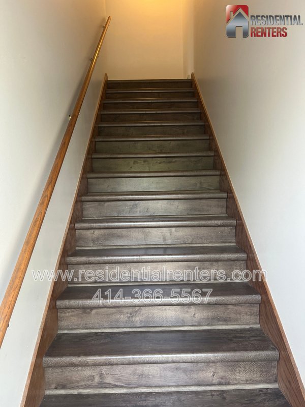 Updated Grafton 3BR Upper Flat, Parking, Pets Welcome, Great Location! property image