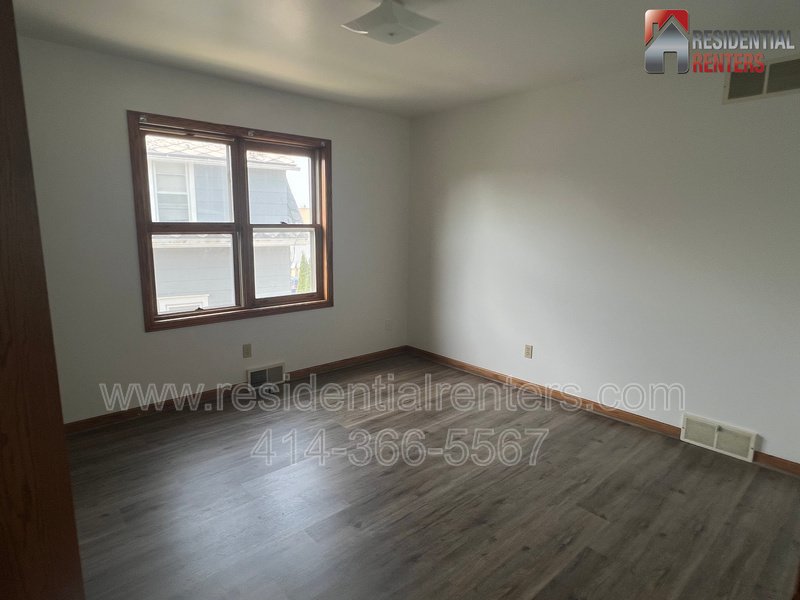 Updated Grafton 3BR Upper Flat, Parking, Pets Welcome, Great Location! property image