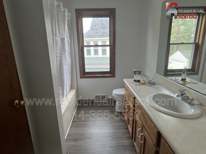 Updated Grafton 3BR Upper Flat, Parking, Pets Welcome, Great Location! property image