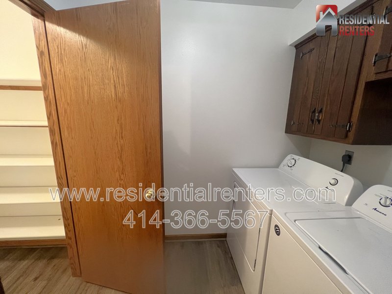 Updated Grafton 3BR Upper Flat, Parking, Pets Welcome, Great Location! property image