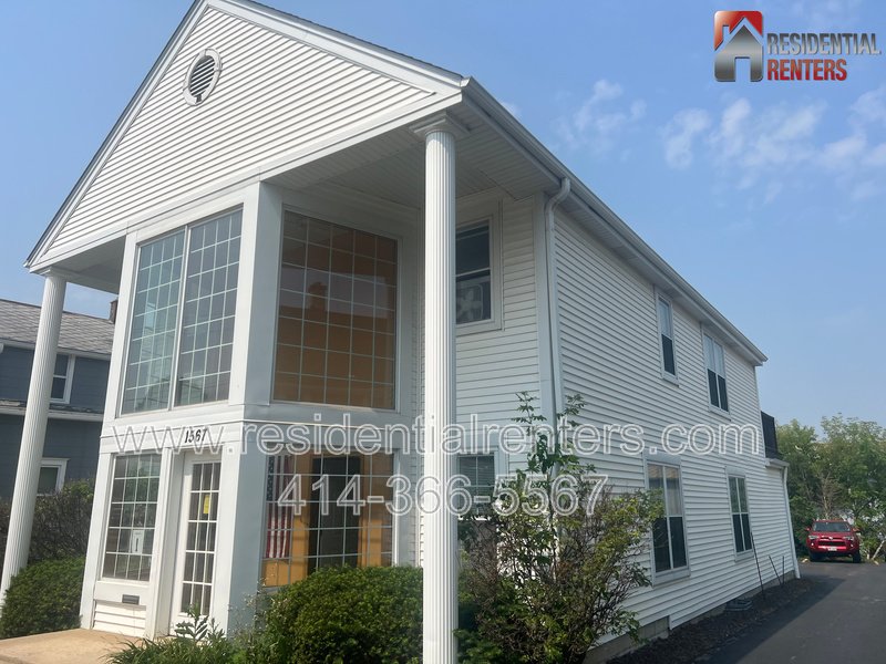 Updated Grafton 3BR Upper Flat, Parking, Pets Welcome, Great Location! property image