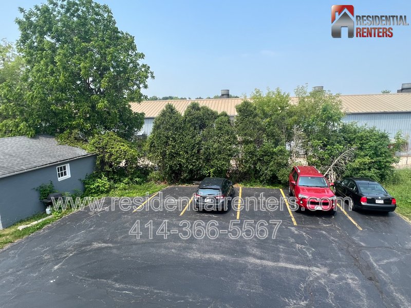 Updated Grafton 3BR Upper Flat, Parking, Pets Welcome, Great Location! property image