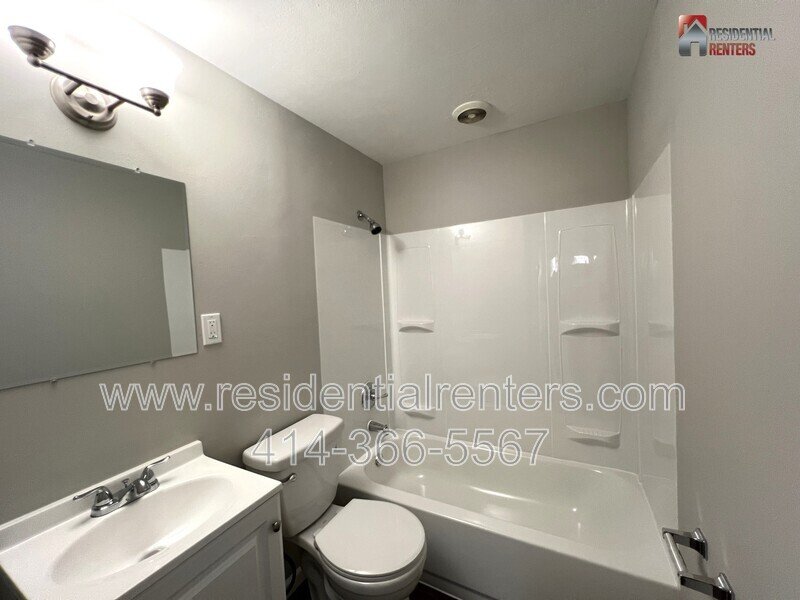 West Allis 2 Bedroom Upper, Just Updated, Stainless, Granite, Luxury Plank, Garage Parking property image
