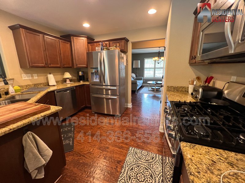 Gorgeous Sussex Single Family Home! Huge Walk Out Basement, 3 Car Garage! property image