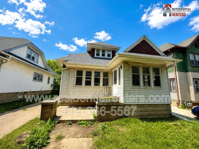 2 Bedroom Upper Unit with Hardwood Floors, New Appliances, and Pets are welcome! property image