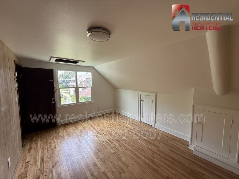 2 Bedroom Upper Unit with Hardwood Floors, New Appliances, and Pets are welcome! property image