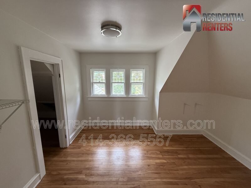 2 Bedroom Upper Unit with Hardwood Floors, New Appliances, and Pets are welcome! property image