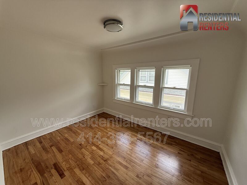 2 Bedroom Upper Unit with Hardwood Floors, New Appliances, and Pets are welcome! property image