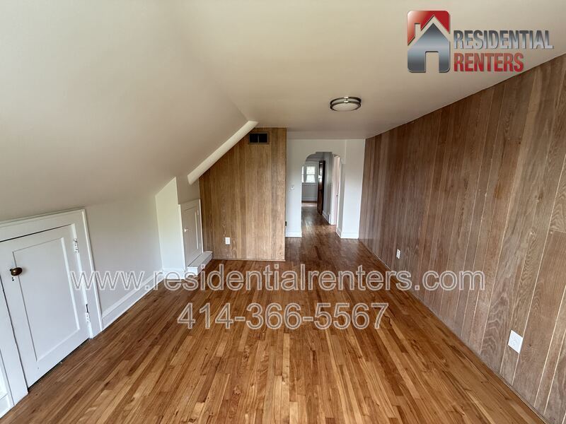 2 Bedroom Upper Unit with Hardwood Floors, New Appliances, and Pets are welcome! property image
