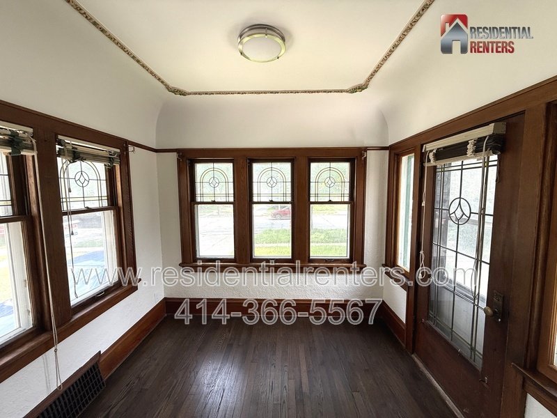 2 Bedroom Lower Unit with Hardwood Floors, New Appliances, and Pets are welcome! property image