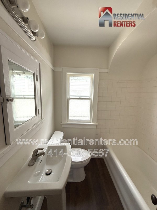 2 Bedroom Lower Unit with Hardwood Floors, New Appliances, and Pets are welcome! property image