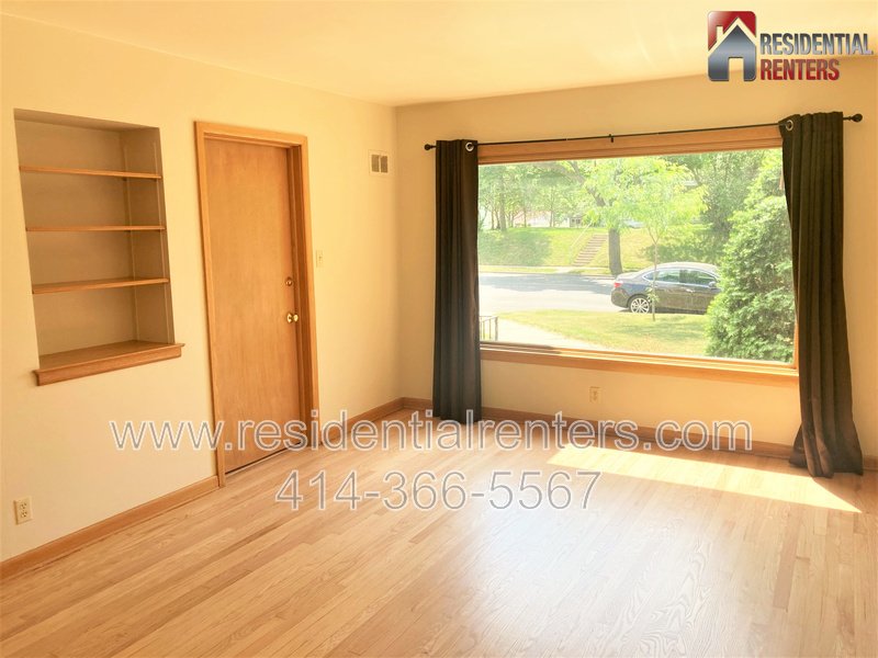 Pet Friendly, 2BR Lower Located In The Tippecanoe Park Area, Garage Parking! property image