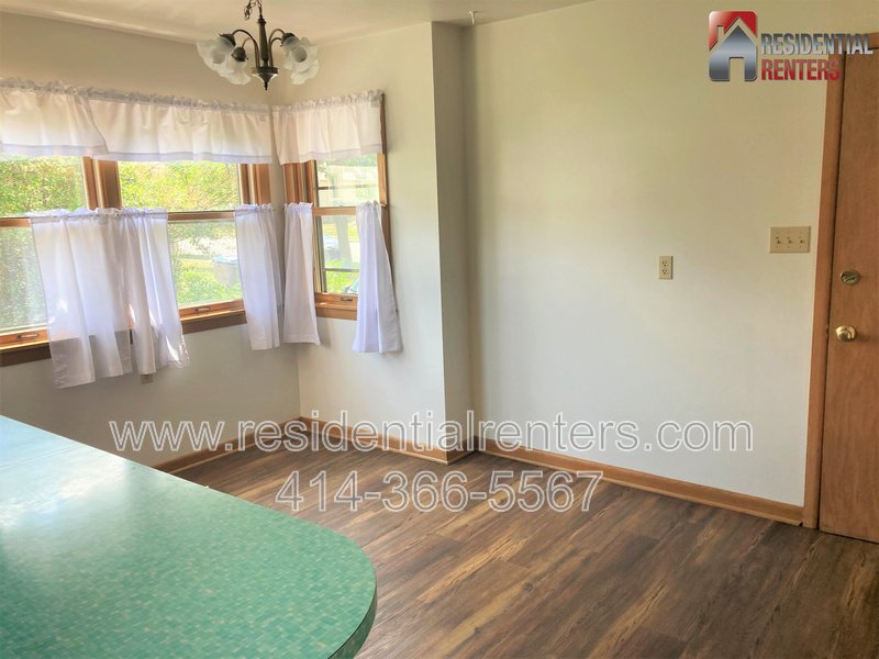 Pet Friendly, 2BR Lower Located In The Tippecanoe Park Area, Garage Parking! property image