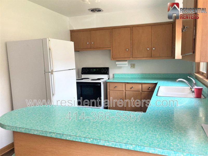 Pet Friendly, 2BR Lower Located In The Tippecanoe Park Area, Garage Parking! property image