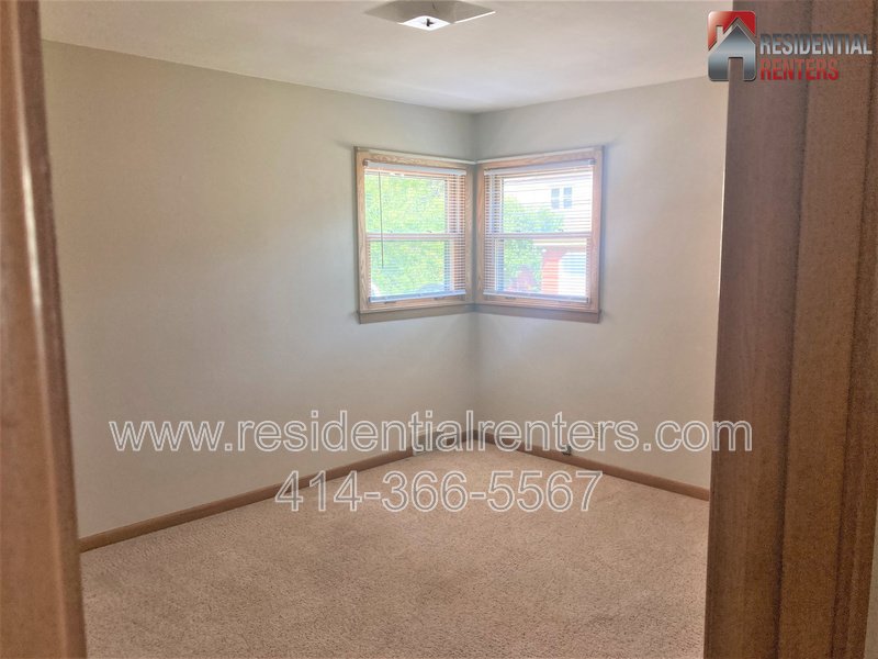 Pet Friendly, 2BR Lower Located In The Tippecanoe Park Area, Garage Parking! property image