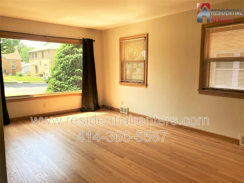 Pet Friendly, 2BR Lower Located In The Tippecanoe Park Area, Garage Parking! property image