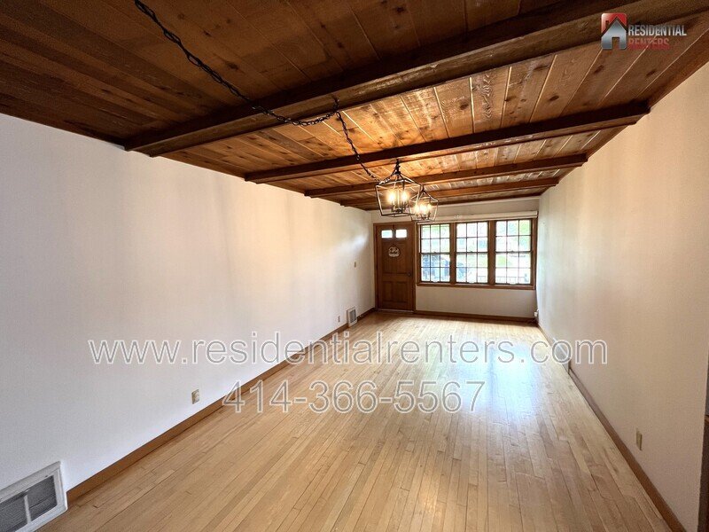Exclusive Whitefish Bay Single Family, Rare Rental Opportunity, Fenced Yard, Garage Parking, Pet Friendly property image