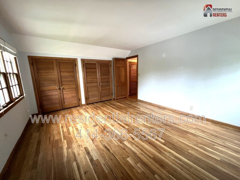 Exclusive Whitefish Bay Single Family, Rare Rental Opportunity, Fenced Yard, Garage Parking, Pet Friendly property image