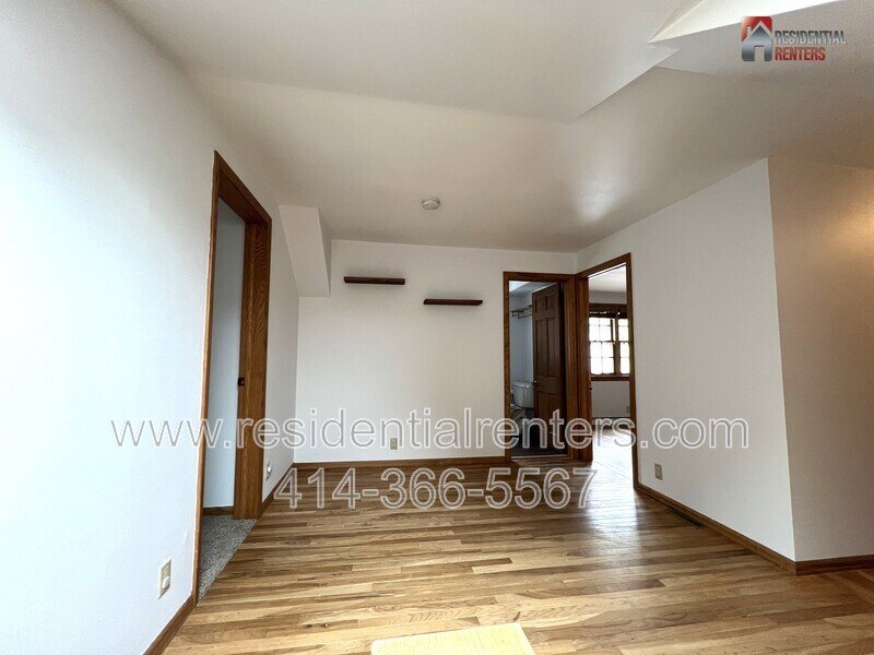 Exclusive Whitefish Bay Single Family, Rare Rental Opportunity, Fenced Yard, Garage Parking, Pet Friendly property image