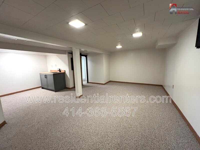 Exclusive Whitefish Bay Single Family, Rare Rental Opportunity, Fenced Yard, Garage Parking, Pet Friendly property image