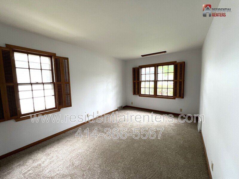 Exclusive Whitefish Bay Single Family, Rare Rental Opportunity, Fenced Yard, Garage Parking, Pet Friendly property image