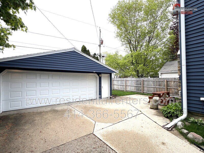 Exclusive Whitefish Bay Single Family, Rare Rental Opportunity, Fenced Yard, Garage Parking, Pet Friendly property image