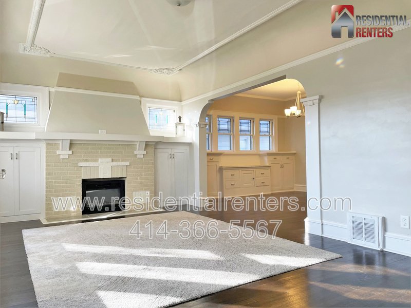 Two-Story Tosa Single Family, Updated Kitchen & Bath, Garage Parking, Great Location!Two-Story Tosa Single Family, Updated Kitchen & Bath, Garage Parking, Great Location! property image