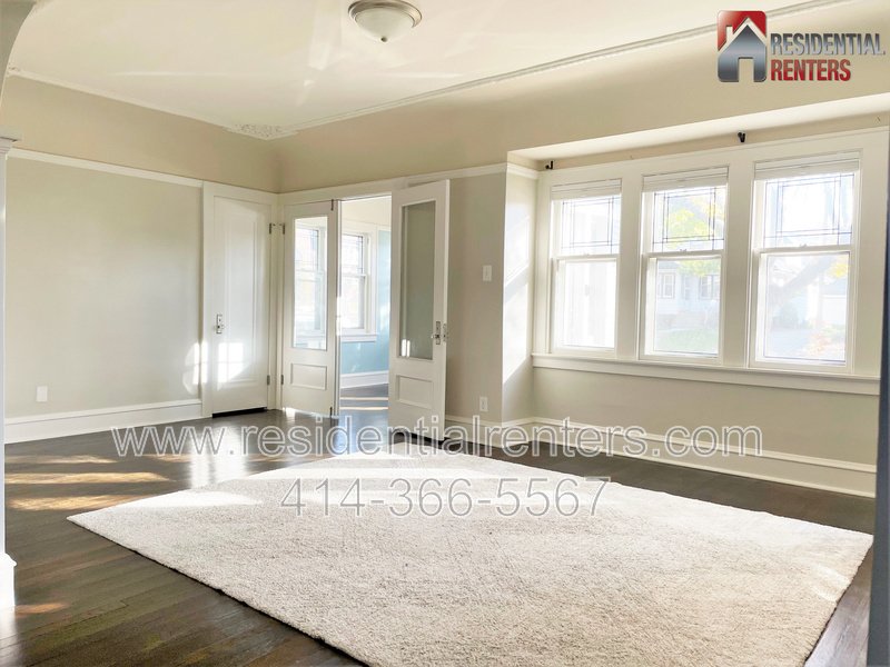 Two-Story Tosa Single Family, Updated Kitchen & Bath, Garage Parking, Great Location!Two-Story Tosa Single Family, Updated Kitchen & Bath, Garage Parking, Great Location! property image