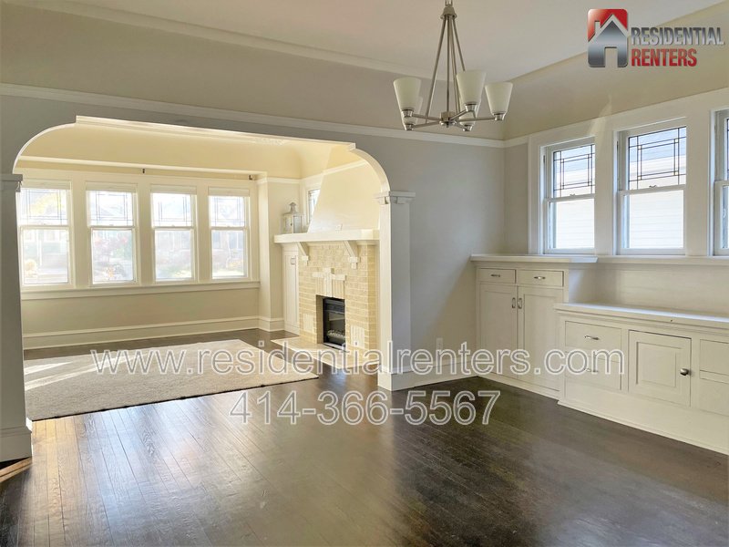 Two-Story Tosa Single Family, Updated Kitchen & Bath, Garage Parking, Great Location!Two-Story Tosa Single Family, Updated Kitchen & Bath, Garage Parking, Great Location! property image
