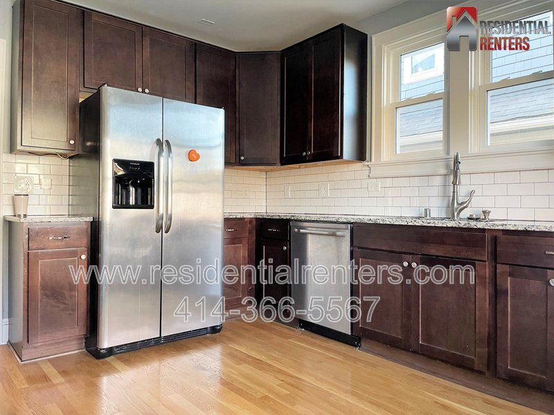 Two-Story Tosa Single Family, Updated Kitchen & Bath, Garage Parking, Great Location!Two-Story Tosa Single Family, Updated Kitchen & Bath, Garage Parking, Great Location! property image