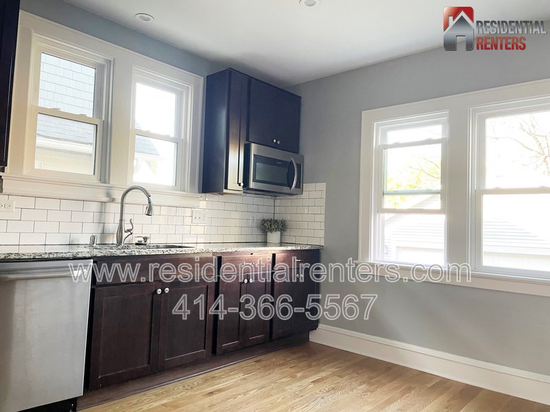Two-Story Tosa Single Family, Updated Kitchen & Bath, Garage Parking, Great Location!Two-Story Tosa Single Family, Updated Kitchen & Bath, Garage Parking, Great Location! property image