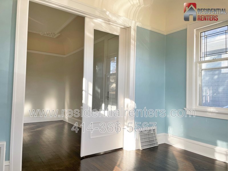 Two-Story Tosa Single Family, Updated Kitchen & Bath, Garage Parking, Great Location!Two-Story Tosa Single Family, Updated Kitchen & Bath, Garage Parking, Great Location! property image