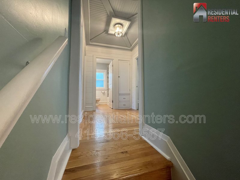 Two-Story Tosa Single Family, Updated Kitchen & Bath, Garage Parking, Great Location!Two-Story Tosa Single Family, Updated Kitchen & Bath, Garage Parking, Great Location! property image