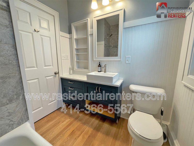 Two-Story Tosa Single Family, Updated Kitchen & Bath, Garage Parking, Great Location!Two-Story Tosa Single Family, Updated Kitchen & Bath, Garage Parking, Great Location! property image