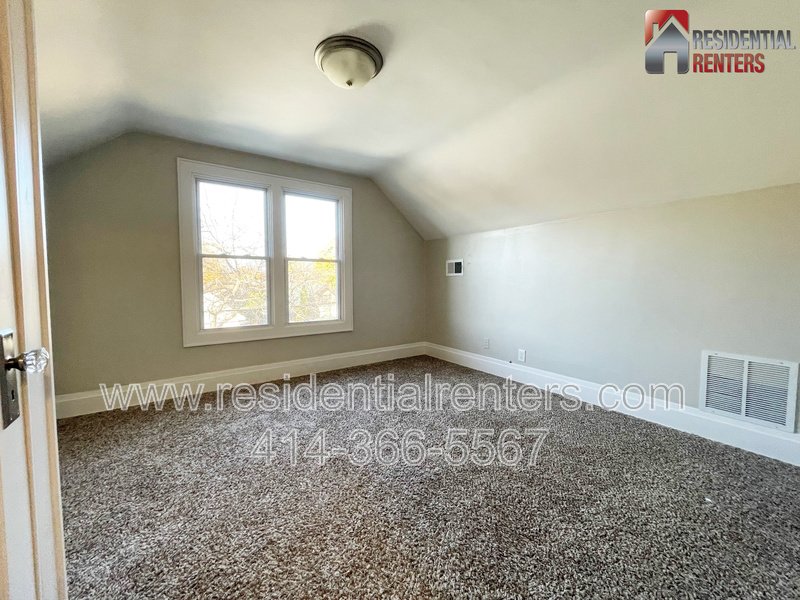 Two-Story Tosa Single Family, Updated Kitchen & Bath, Garage Parking, Great Location!Two-Story Tosa Single Family, Updated Kitchen & Bath, Garage Parking, Great Location! property image