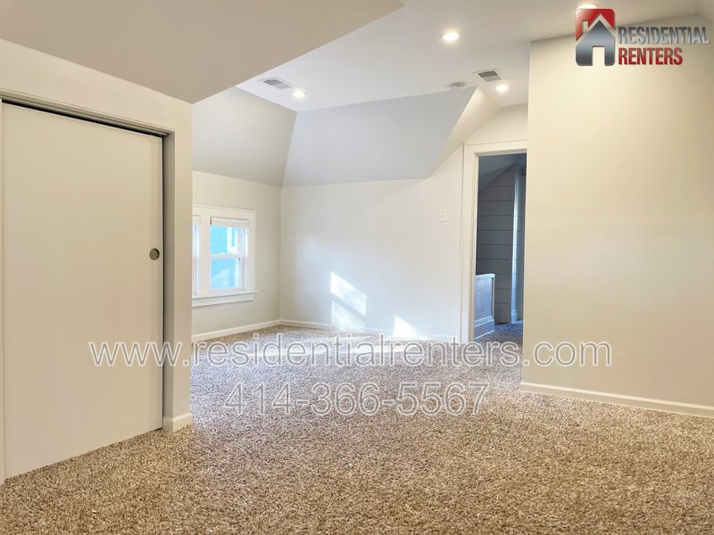 Two-Story Tosa Single Family, Updated Kitchen & Bath, Garage Parking, Great Location!Two-Story Tosa Single Family, Updated Kitchen & Bath, Garage Parking, Great Location! property image
