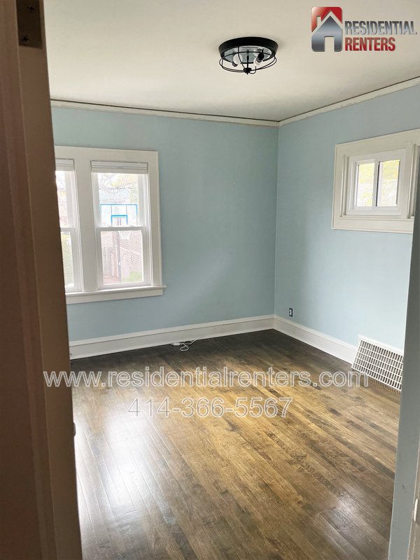 Two-Story Tosa Single Family, Updated Kitchen & Bath, Garage Parking, Great Location!Two-Story Tosa Single Family, Updated Kitchen & Bath, Garage Parking, Great Location! property image