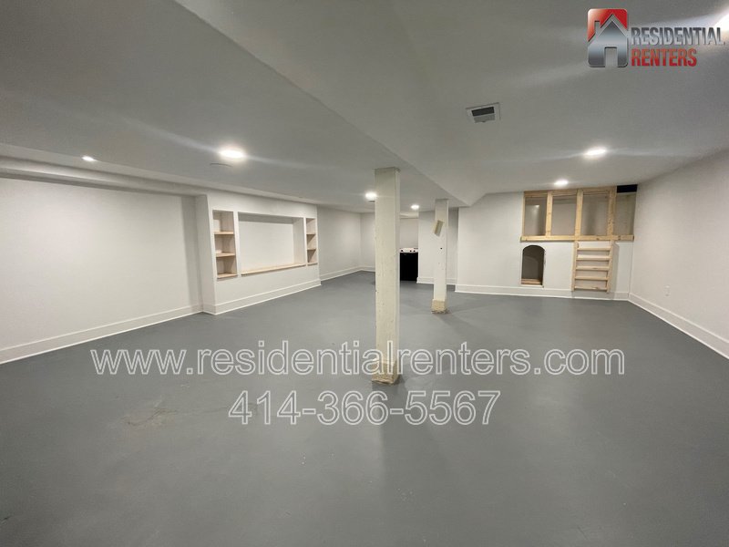 Two-Story Tosa Single Family, Updated Kitchen & Bath, Garage Parking, Great Location!Two-Story Tosa Single Family, Updated Kitchen & Bath, Garage Parking, Great Location! property image