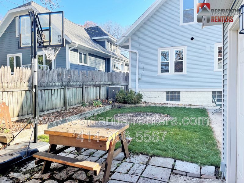 Two-Story Tosa Single Family, Updated Kitchen & Bath, Garage Parking, Great Location!Two-Story Tosa Single Family, Updated Kitchen & Bath, Garage Parking, Great Location! property image