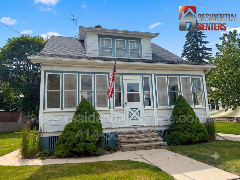 Historic 1900s Single Family Home, Gorgeous HWFs, Garage Parking, Great Location,Move in Ready! property image