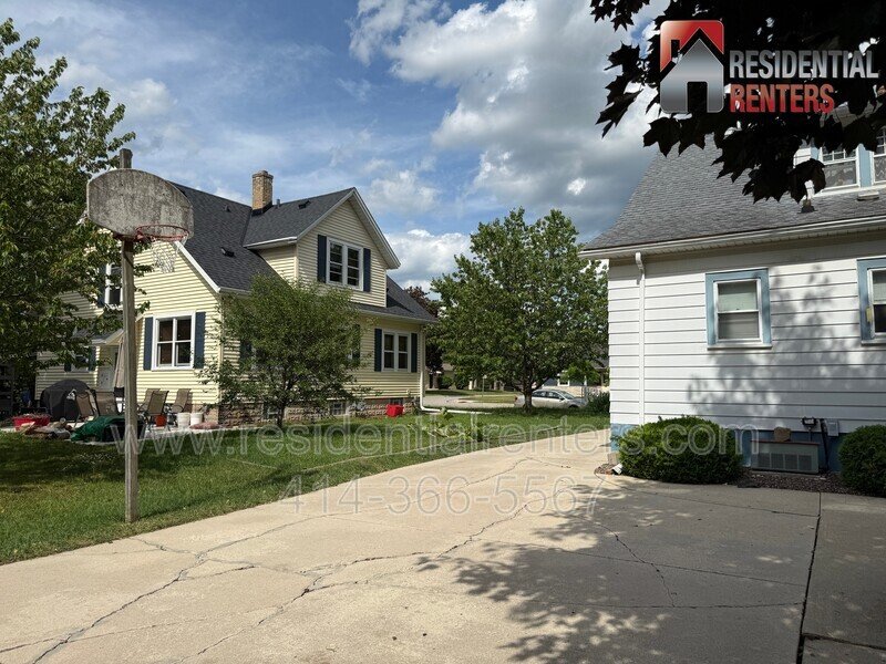 Historic 1900s Single Family Home, Gorgeous HWFs, Garage Parking, Great Location,Move in Ready! property image