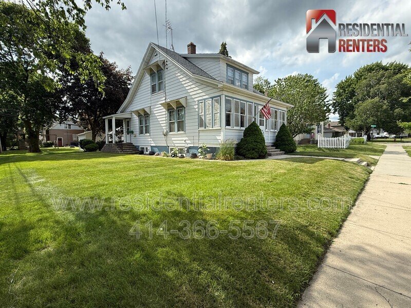 Historic 1900s Single Family Home, Gorgeous HWFs, Garage Parking, Great Location,Move in Ready! property image