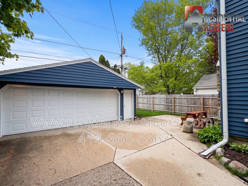 Exclusive Whitefish Bay Single Family, Rare Rental Opportunity, Fenced Yard, Garage Parking, Pet Friendly property image