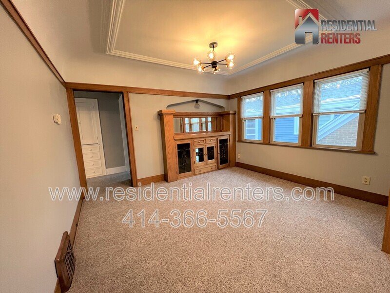 Charming Bayview Upper, Humboldt Park, Chill On the Hill, Garage Parking! property image
