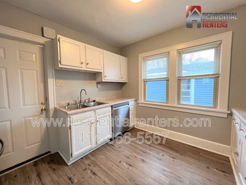 Charming Bayview Upper, Humboldt Park, Chill On the Hill, Garage Parking! property image